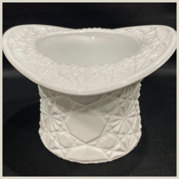 Vintage Fenton Milk Glass Top Hat Daisy And Button Pattern - Picture 2 of 6